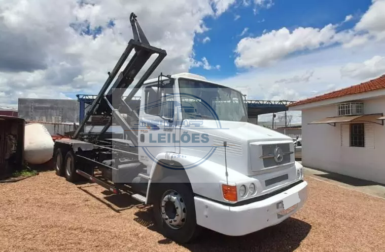 Mercedes-Benz L-1620 -  6x2 - 2004 - Equipamento Roll On Roll Off